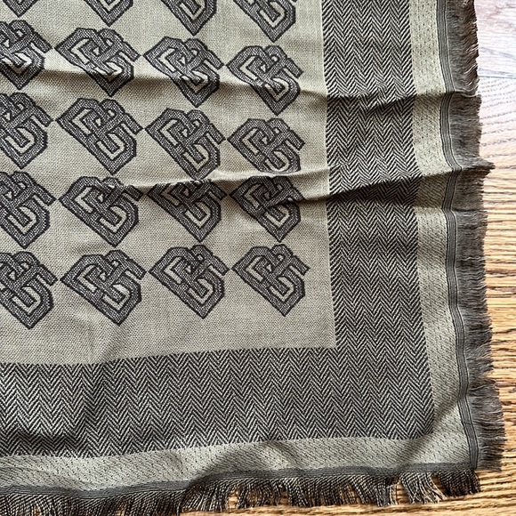 NWT Banana Republic BR logo scarf - Picture 3 of 5